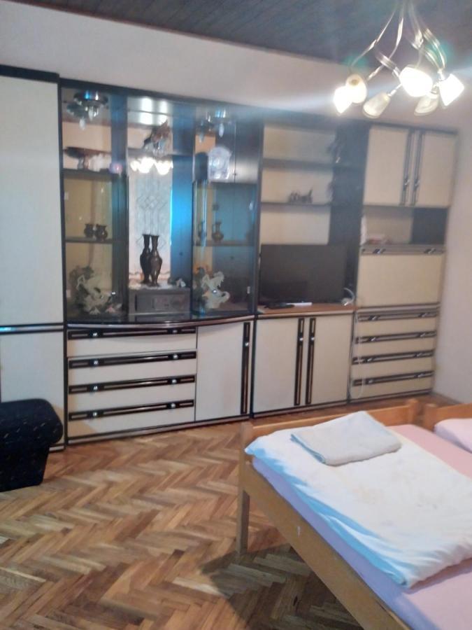 HOSTEL BATA II Trokrevetne sobe Kanjiža Eksteriør bilde