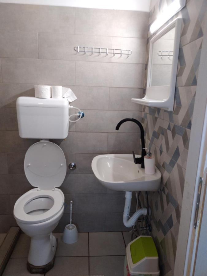 HOSTEL BATA II Trokrevetne sobe Kanjiža Eksteriør bilde